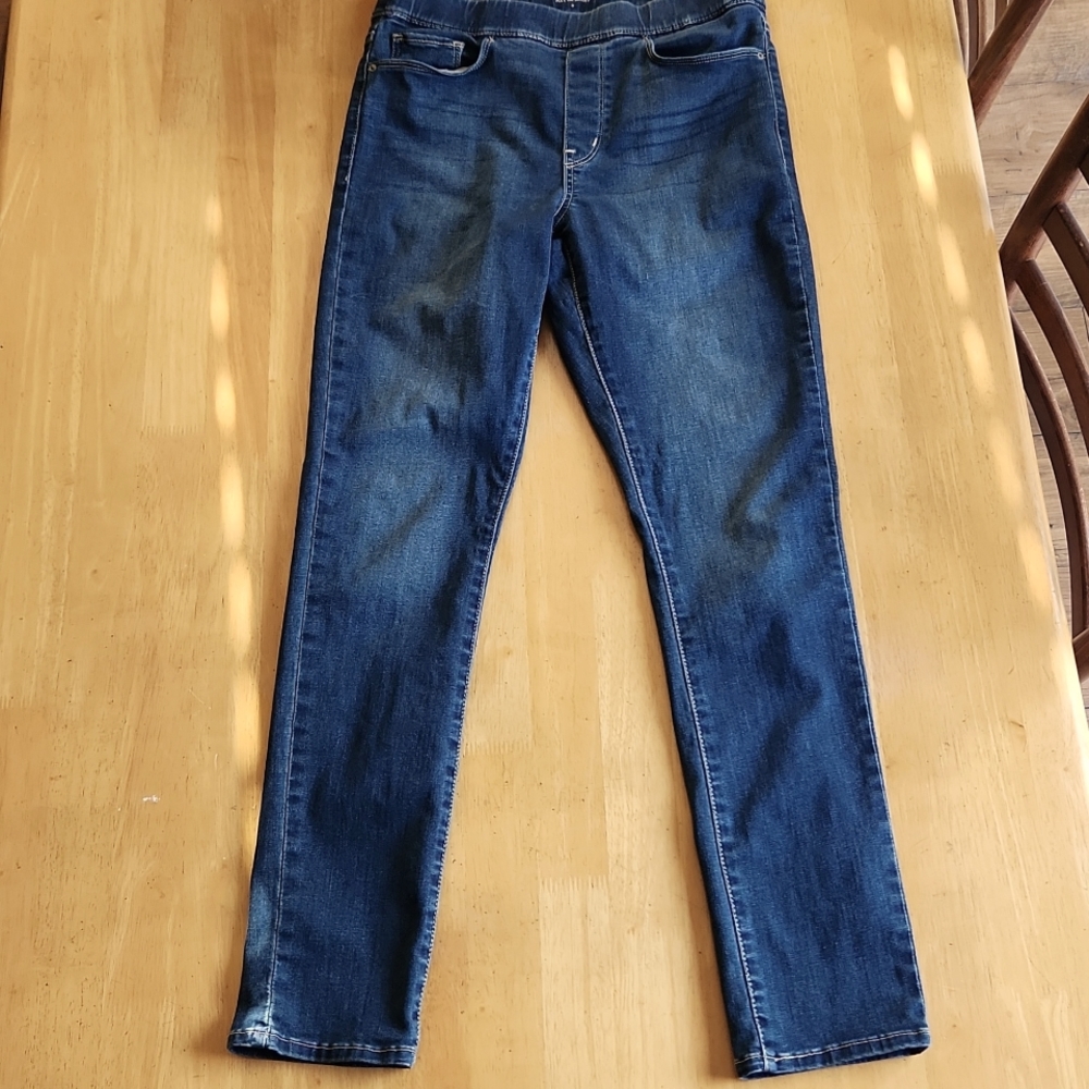 Levi's Pull On Skinny Jean
